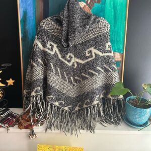 Steve Madden Gray and Cream Poncho One Size